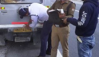 कोहरे और धुंध के दौरान दुर्घटना से कैसे बचा जा सके ? हापुड़ पुलिस ने ट्रैफिक प्लान किया तैयार