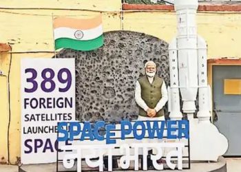 रेलवे स्टेशन पर बनाया चंद्रयान-3 सेल्फी बूथ