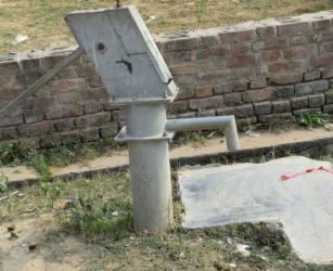 भीषण गर्मी में 212 गांवों में 300 हैंडपंप खराब, जल्द होगी मरम्मत