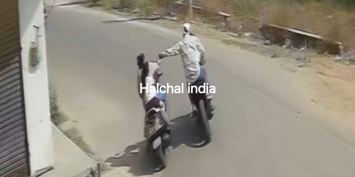 दिनदहाड़े बाइक सवार बदमाशों ने महिला से लूटी सोने की चेन, घटना सीसीटीवी में कैद