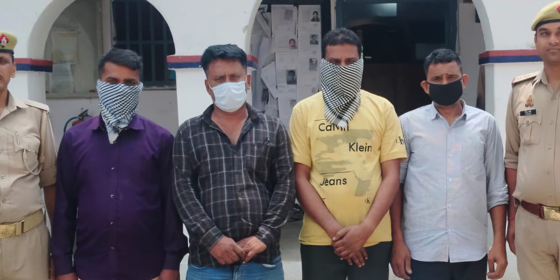 चोरी की घटना का पुलिस ने किया खुलासा, चोरी के सामान के साथ चार शातिर चोर गिरफ्तार