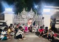 बिजली संकट से जूझते लोगों का फूटा गुस्सा, डीएम आवास तक पहुंचा विरोध